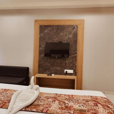 Hotel Trushadham Near To Mahalaxmi Temple Колхапур Экстерьер фото