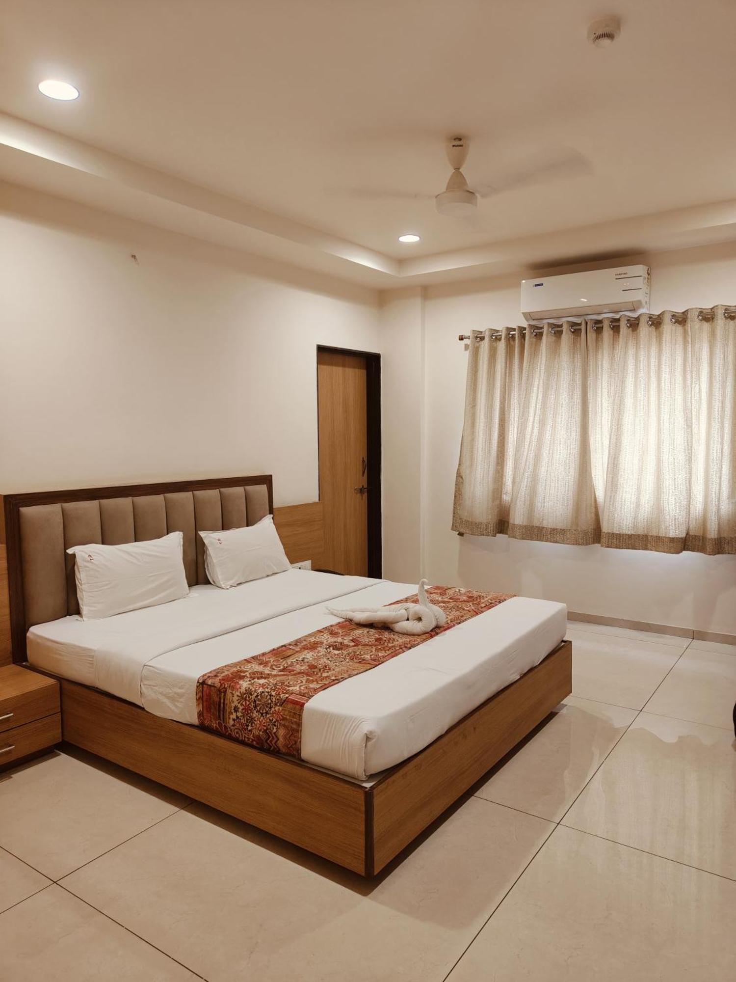 Hotel Trushadham Near To Mahalaxmi Temple Колхапур Экстерьер фото