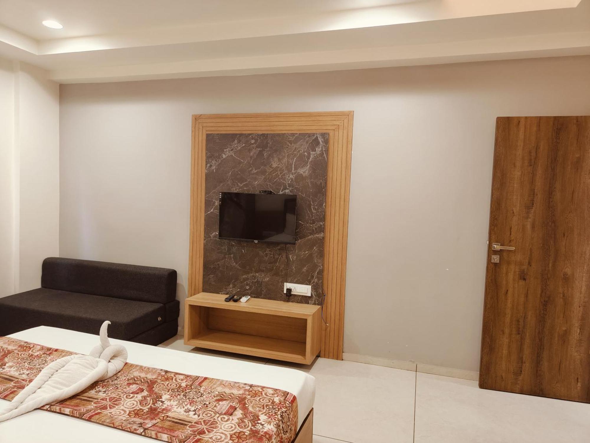 Hotel Trushadham Near To Mahalaxmi Temple Колхапур Экстерьер фото