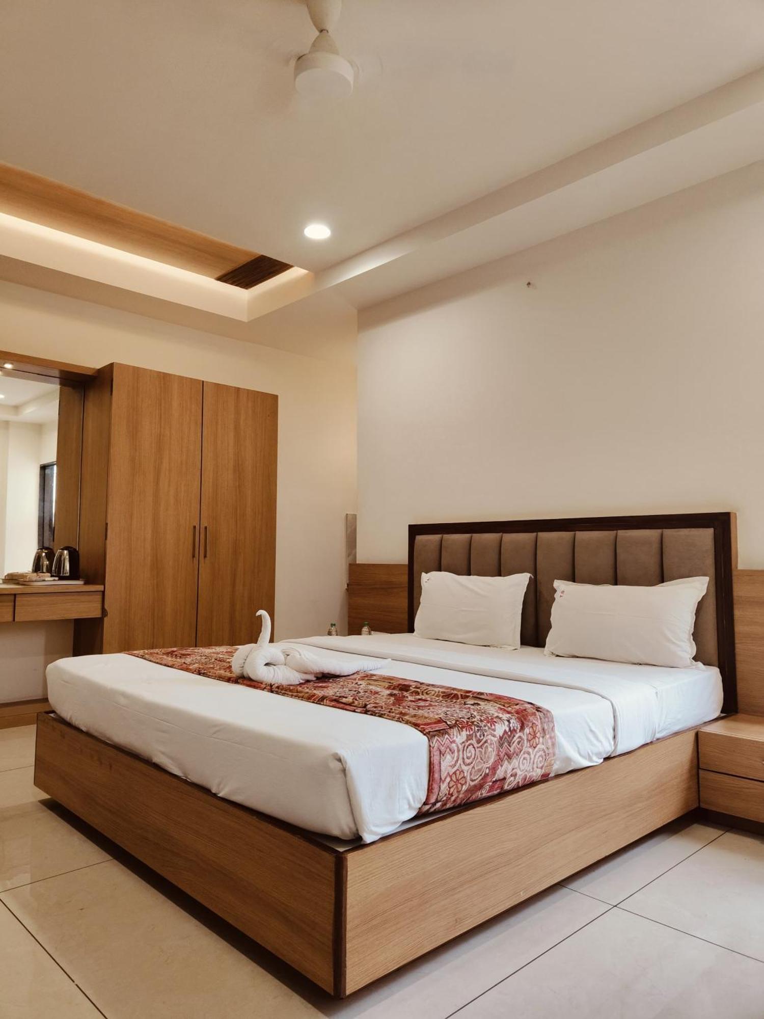 Hotel Trushadham Near To Mahalaxmi Temple Колхапур Экстерьер фото